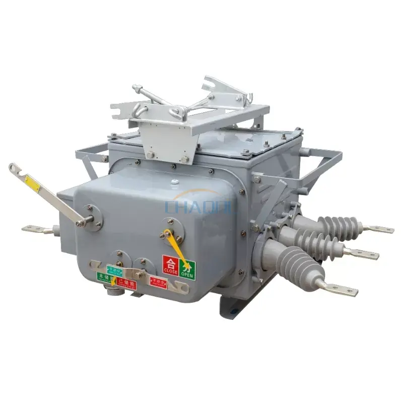 Disjuntor montado em poste externo de 12KV